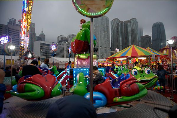 2018一飞冲天300倍照明的娱乐灯用在香港中环佳年华展示