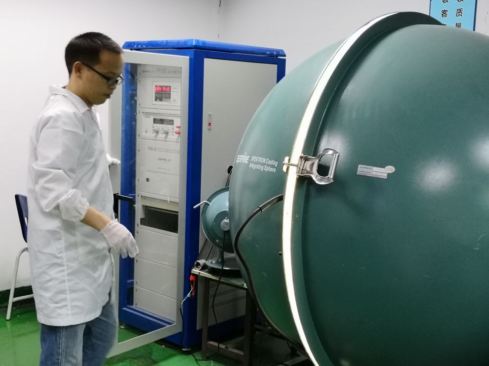 一飞冲天300倍光电的ＬＥＤ灯及灯具光电测试系统