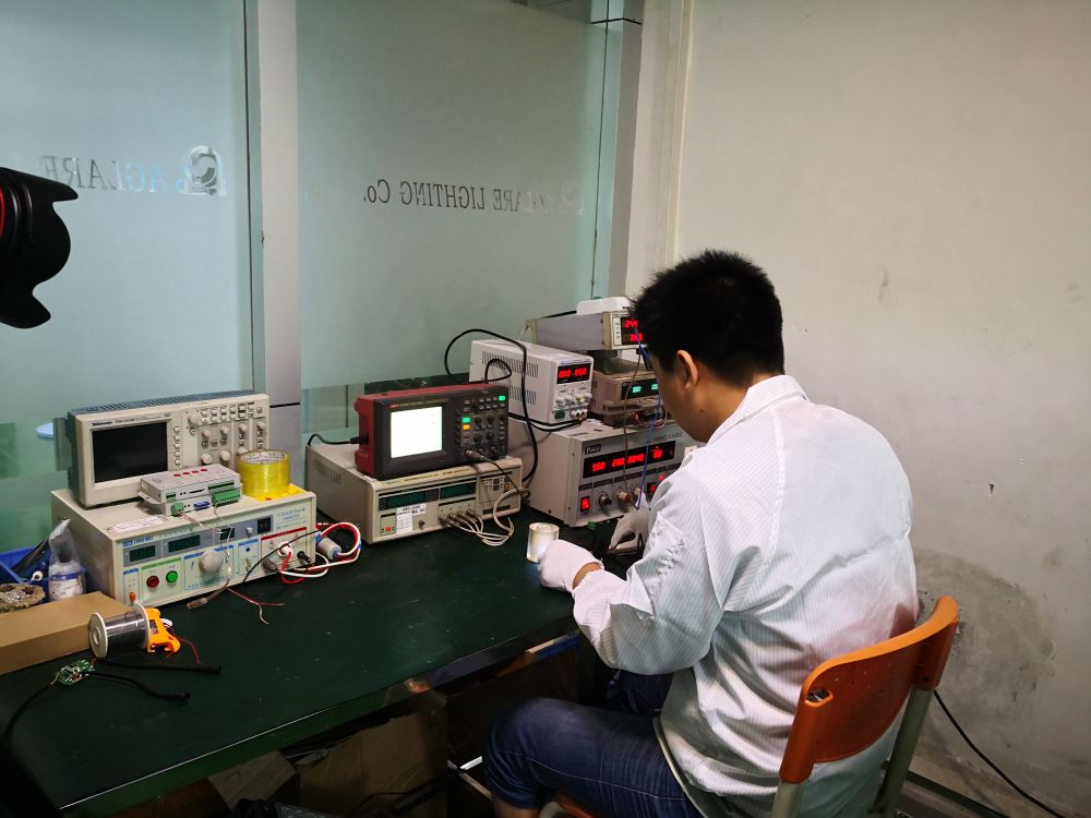 一飞冲天300倍光电的电子检测设备便于研发测试产品的电器性能